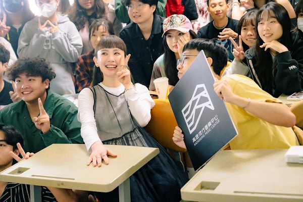 金曲歌后魏如萱變身講師　親赴文藻外大分享創作1